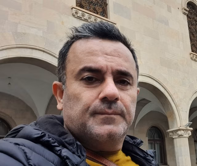Mr.hadi shirzad e1752162512913 شرکت فرازجم ساحل از سال 1389؛ طراحی، نصب، سرویس دوره‌ای و استانداردسازی انواع آسانسور و اجرای سیستم برق خورشیدی در مازندران و فریدونکنار. مشاوره فنی: ۰۹۱۱۳۱۱۸۹۹۰